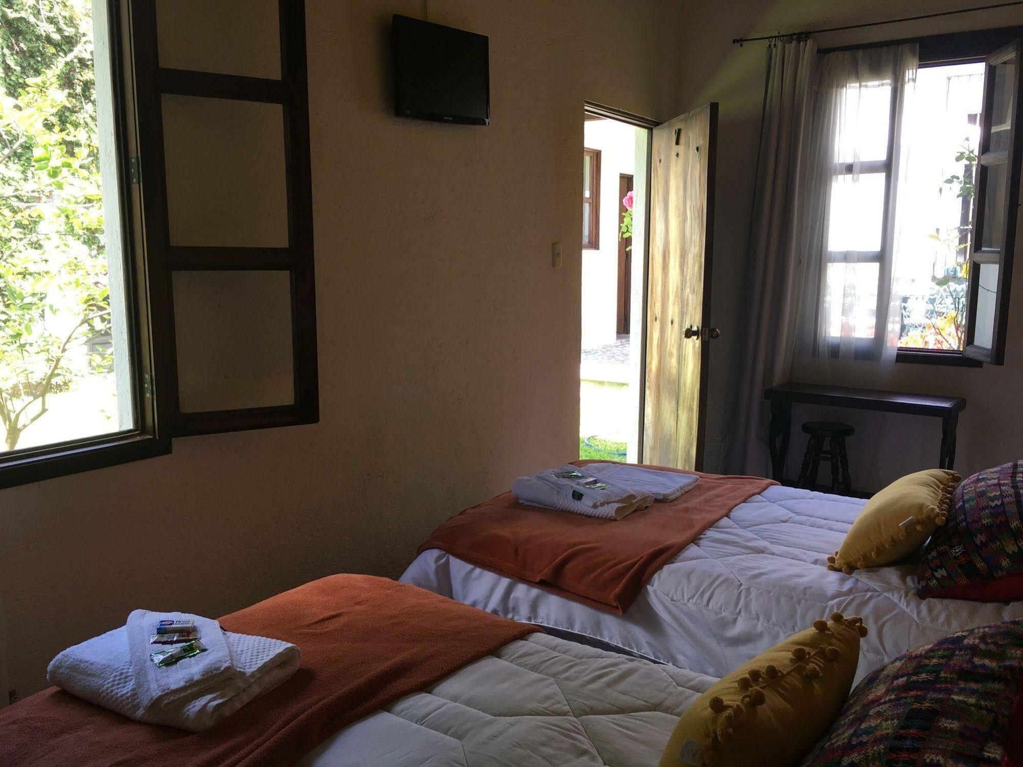 Casa Naranjo Bed & Breakfast Antigua ภายนอก รูปภาพ