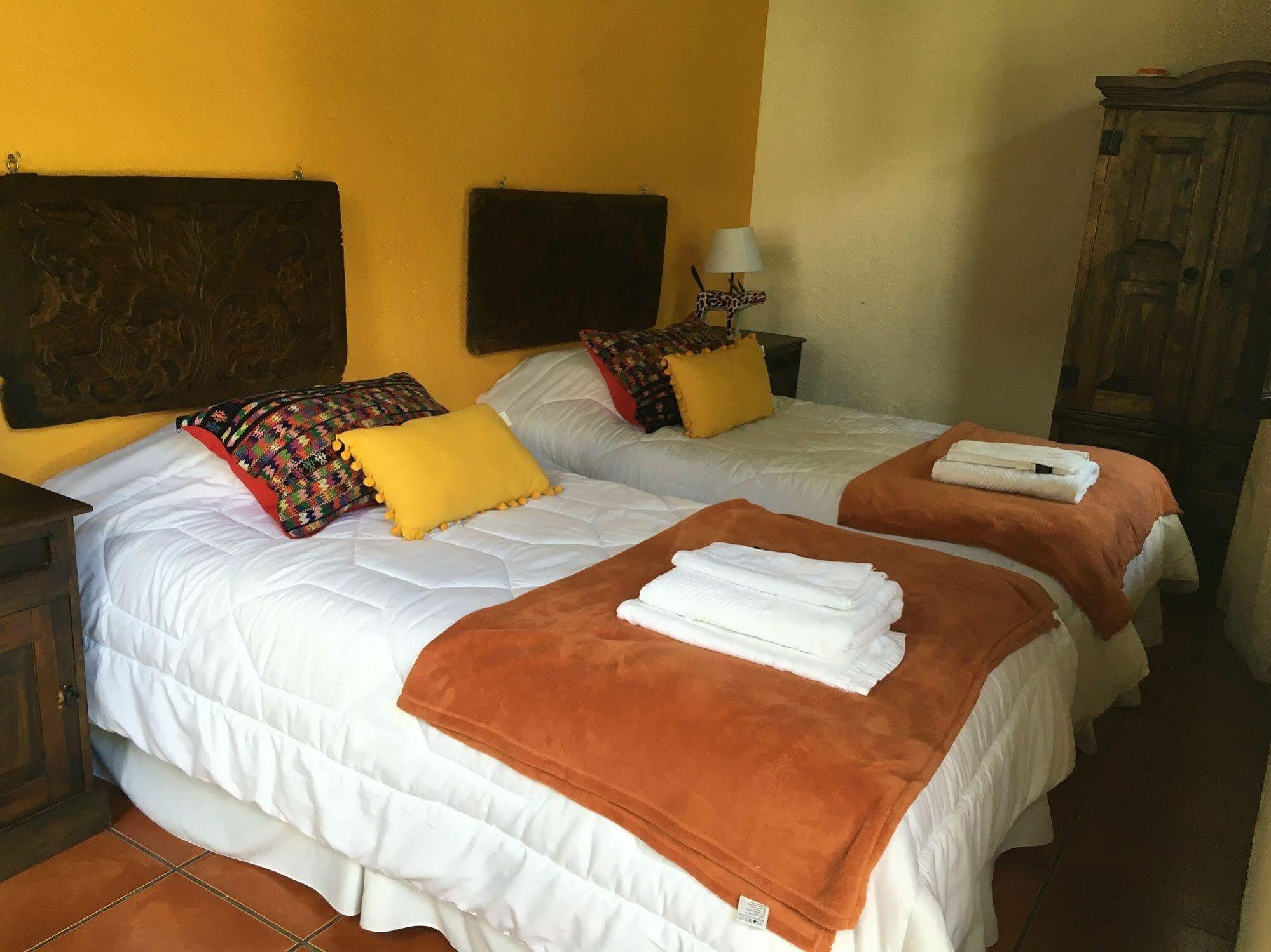 Casa Naranjo Bed & Breakfast Antigua ภายนอก รูปภาพ